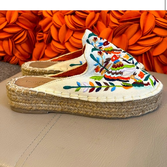 ❣️PariPari Embroidered Slide On Espadrille Clogs❣️ - Picture 1 of 9